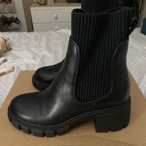 Steve Madden 5.5 boots